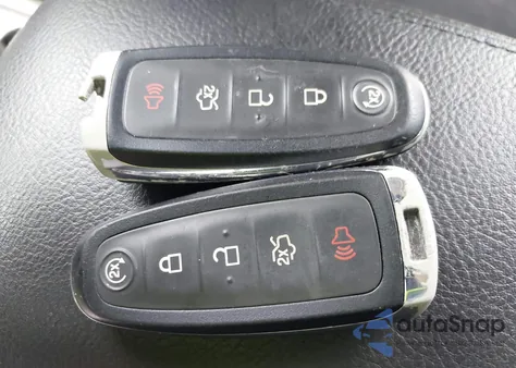 2016 Ford Focus Titanium z USA, uszkodzony, nr VIN 1FADP3J27GL215436